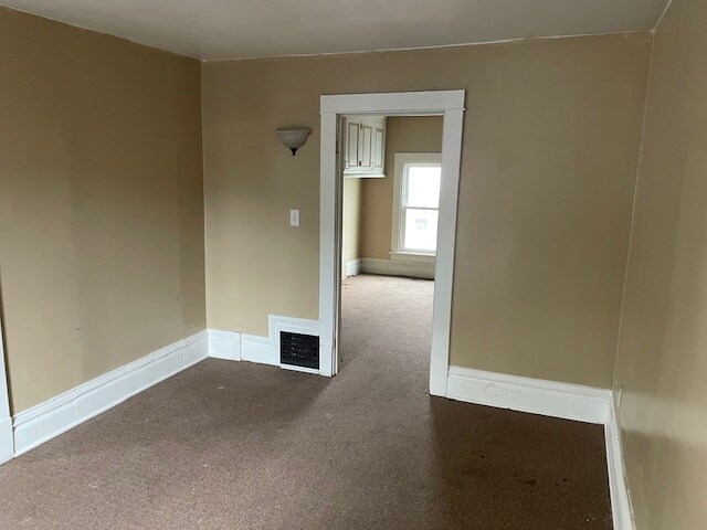 Building Photo - 1537 1st Ave SE