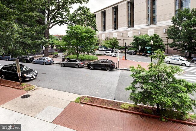 Building Photo - 922 24th St NW