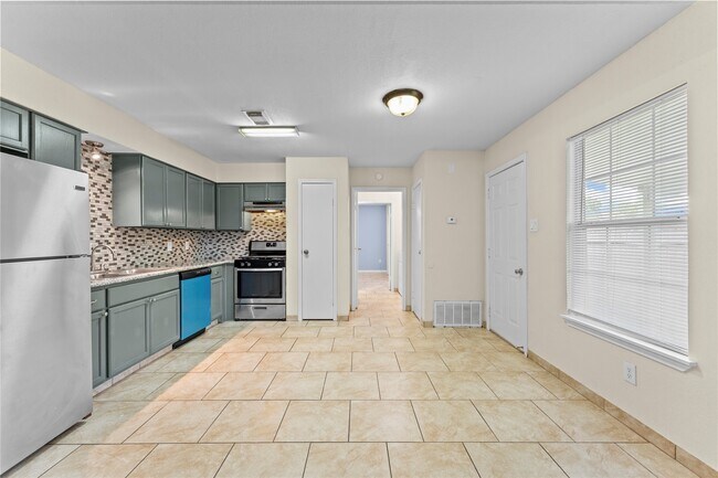 Building Photo - 5035 Reno Dr