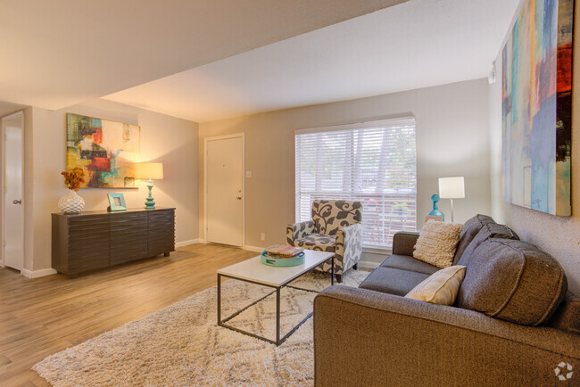 Living Area - Bend at Oak Forest