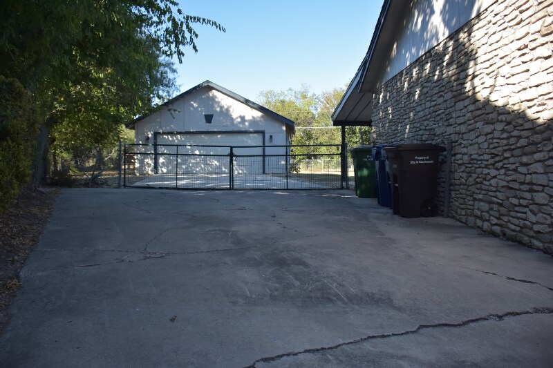 Building Photo - 8318 Grey Knoll Dr