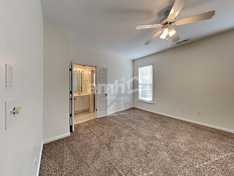 Building Photo - 220 Marino Pl