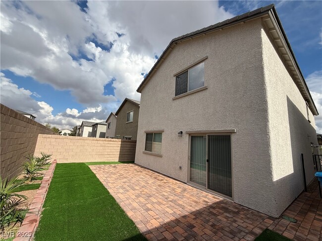 Building Photo - 5943 Swift Lariat St