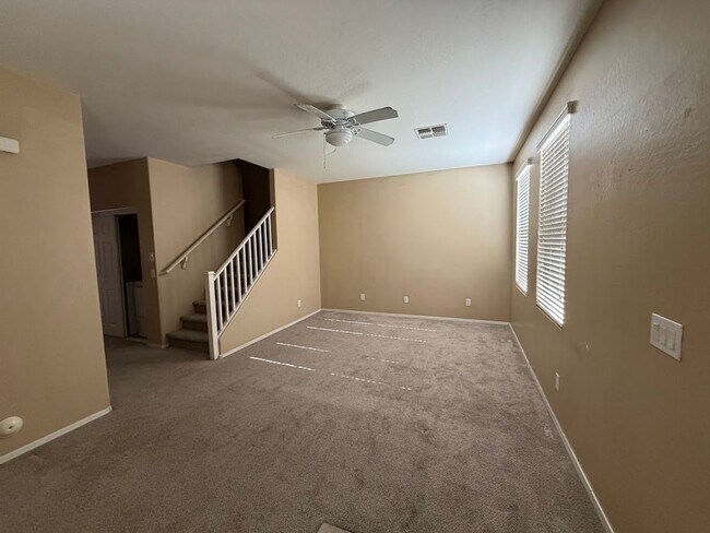 Building Photo - Beautiful Home for Rent in Phoenix! **NEW CARPET**