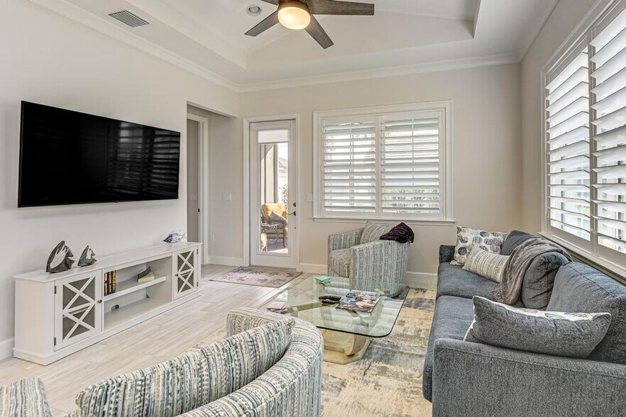 Building Photo - 6983 Saona CT