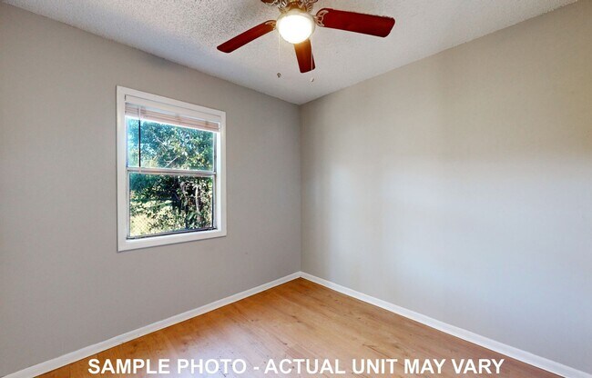 Building Photo - Updated 2 Bedroom Jacksonville Heights Apa...