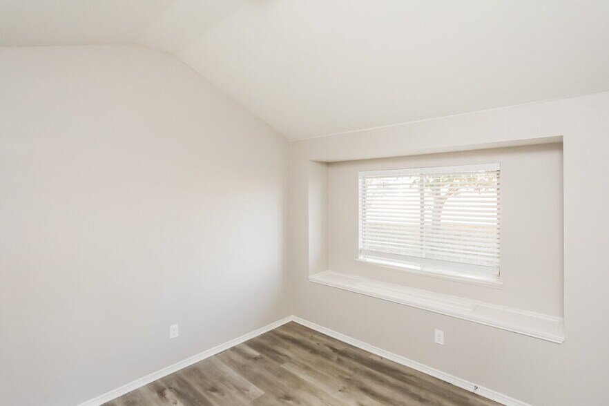 Building Photo - 525 Skelton St