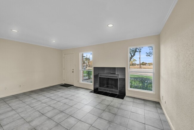 Building Photo - 6111 Beverly Hill St