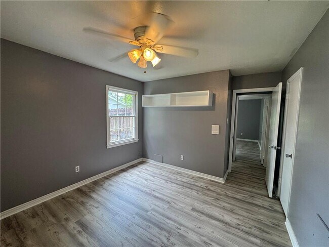 Building Photo - 1054 Gallen Ct