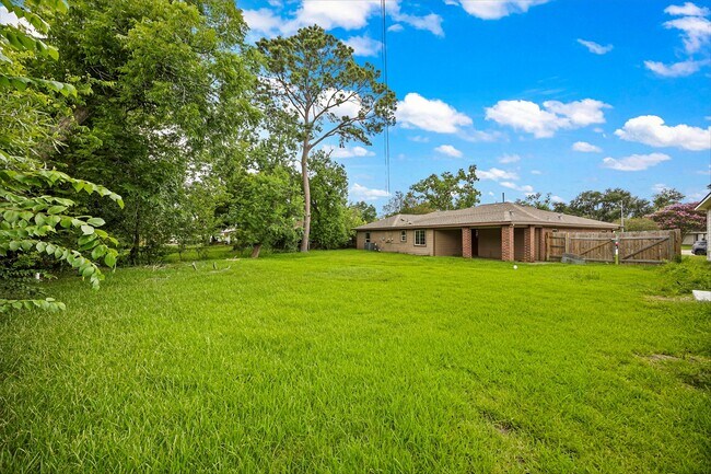 Building Photo - 1209 Dogwood Dr