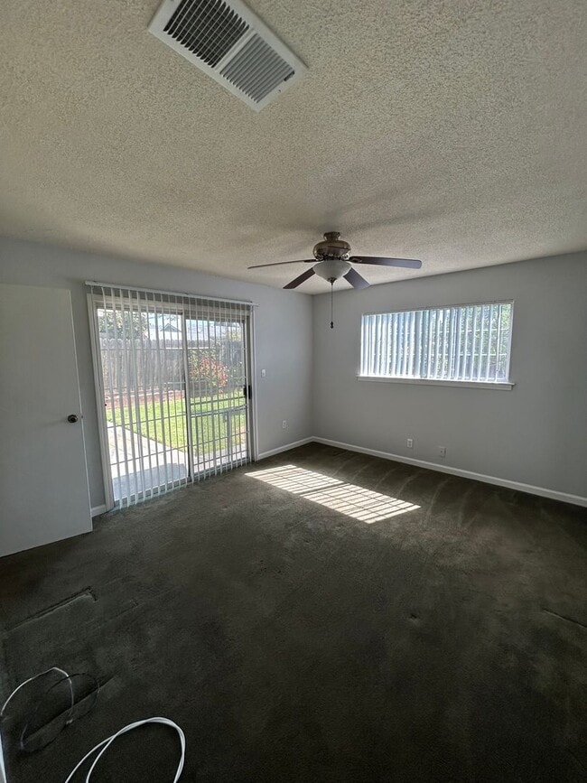 Building Photo - NICE OLDER HOME IN ESTABLISHED AREA