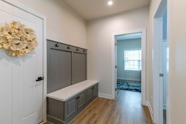 Building Photo - 5BR/3.5BA In Smyrna