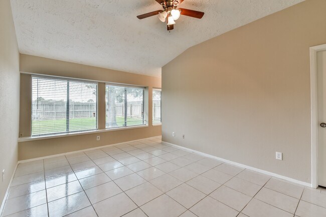 Building Photo - 9503 Bent Spur Ln