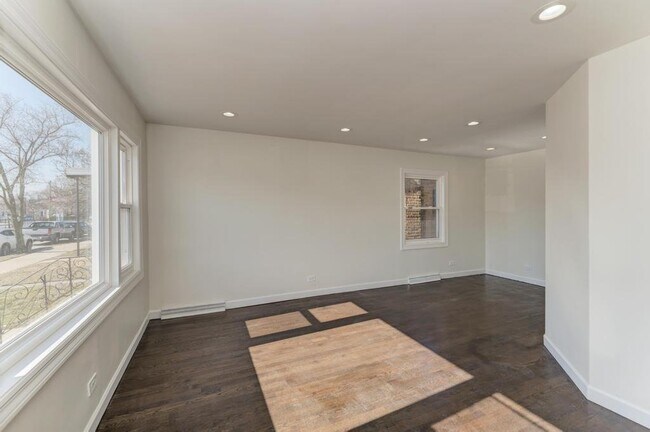 Building Photo - 6218 W Foster Ave