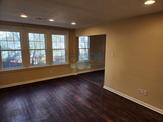 Building Photo - Great Family Home!  4BR 2 BA