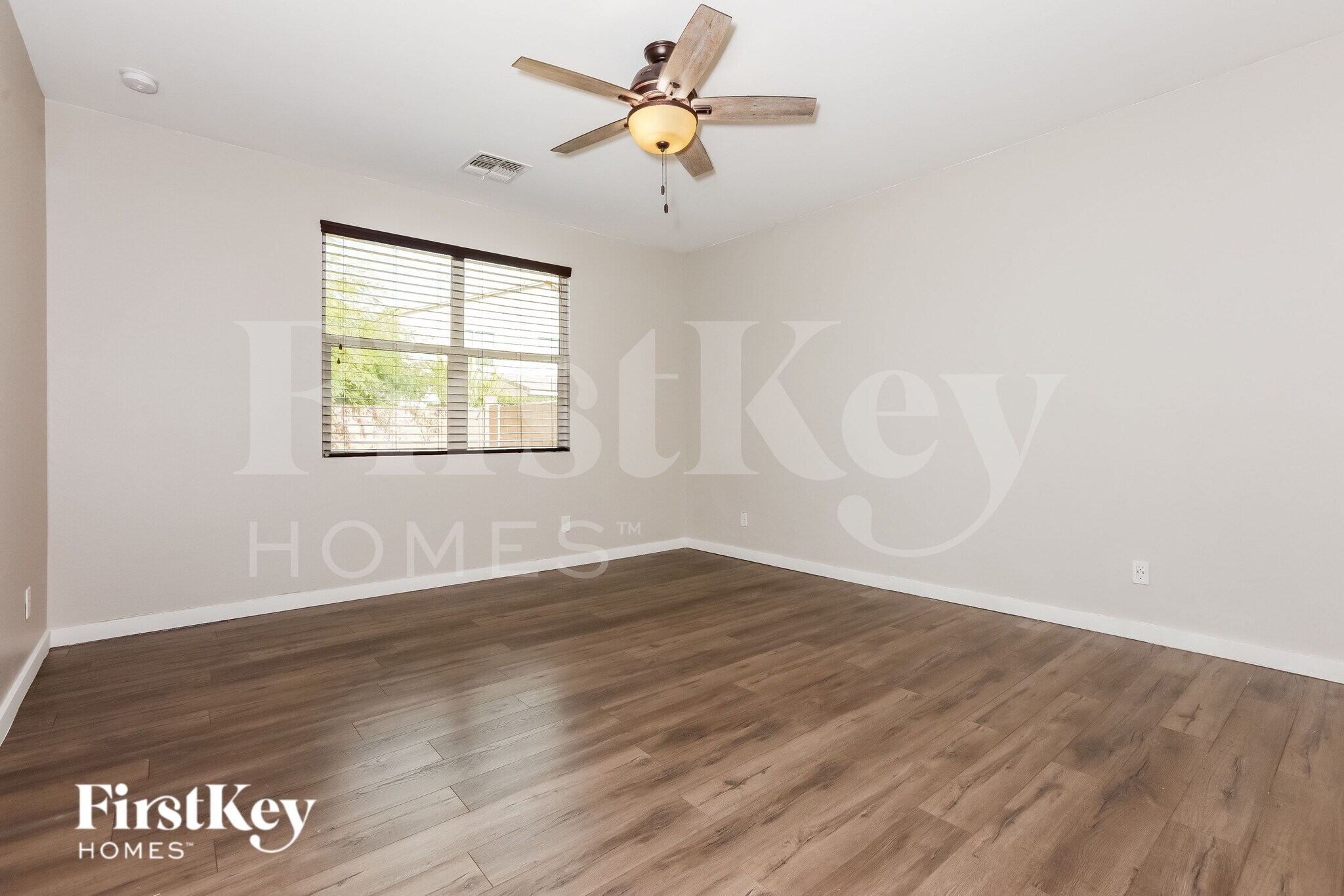 Building Photo - 732 Carlsbad Dr