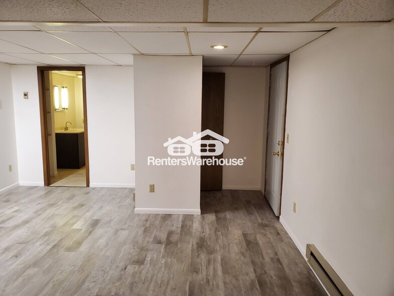 Building Photo - 109 4th Ave SE