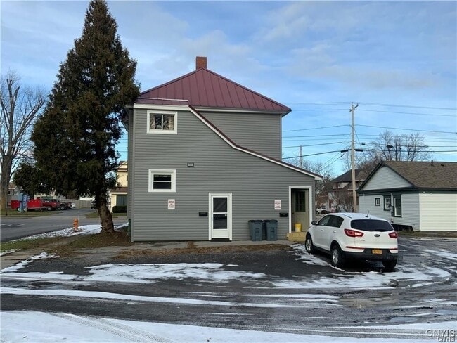 Building Photo - 1628 State St