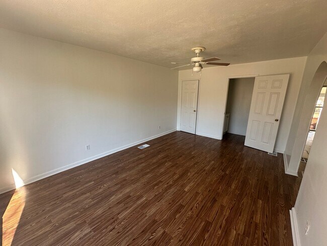 Building Photo - 1103 S 15th St