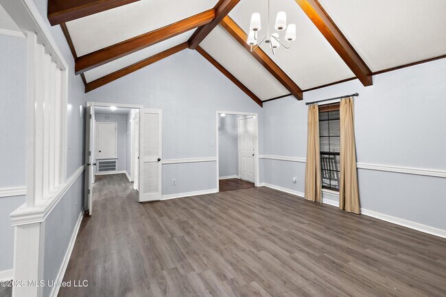 Building Photo - 548 Vineland Dr