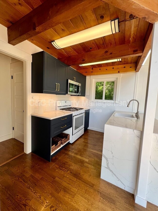 Building Photo - 766 Loma Prieta Dr