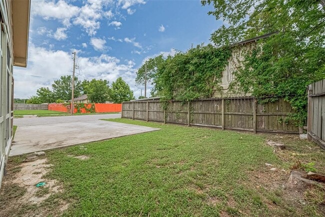 Building Photo - 213 W Murrill Ave