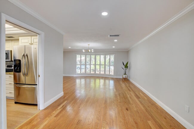 Building Photo - 1010 SW 1st St