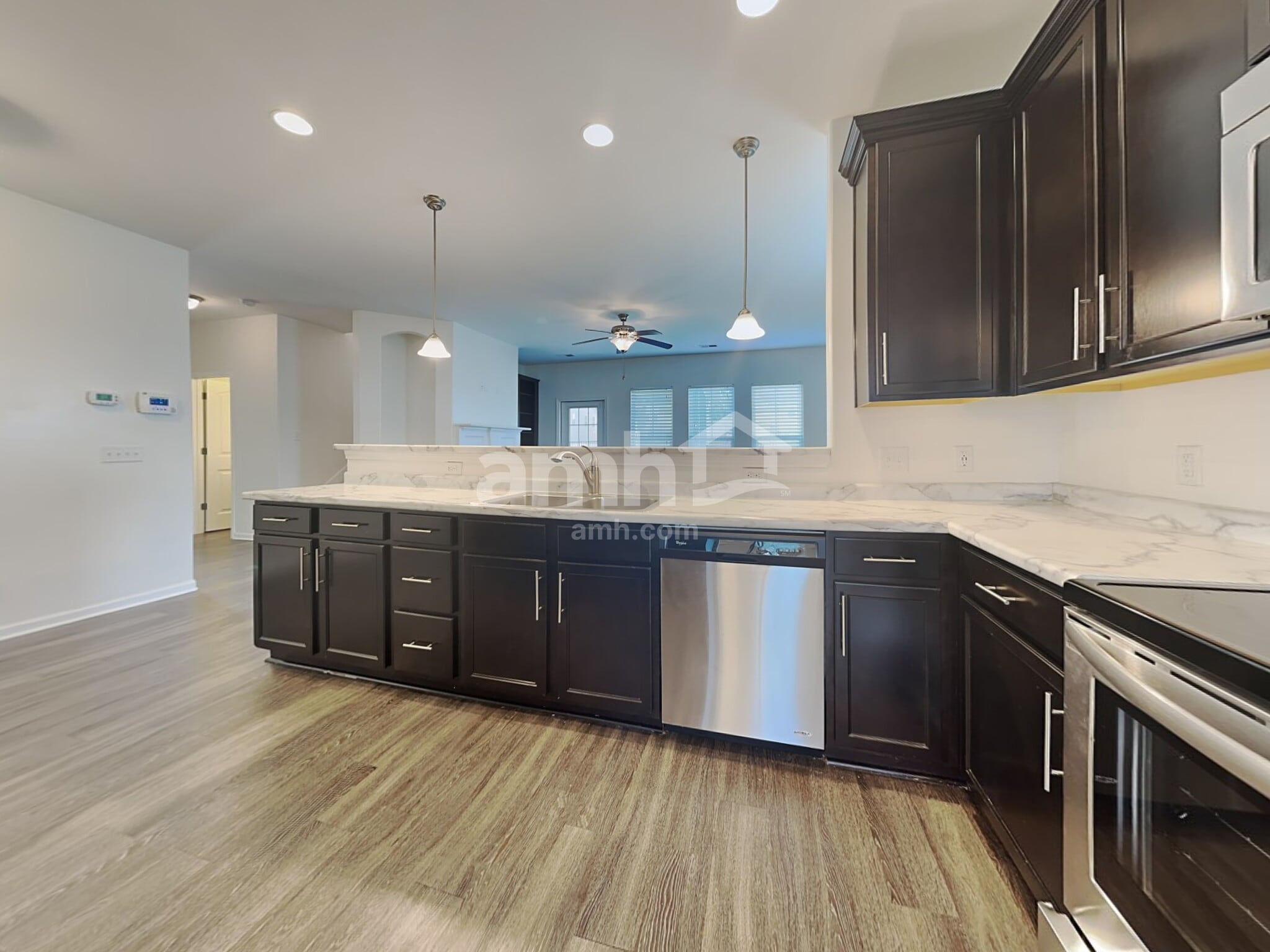 Building Photo - 11 Invierno Lake Dr