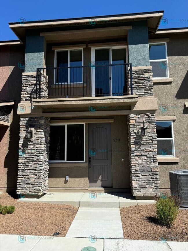 Building Photo - Half month FREE!!! Luxury and Convenience: Fully Equipped 3-Bedroom 2.5 Bathroom 2 car garage Con...