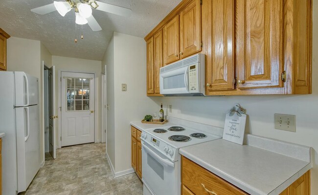 Building Photo - 2706 Martha Brooks Ln