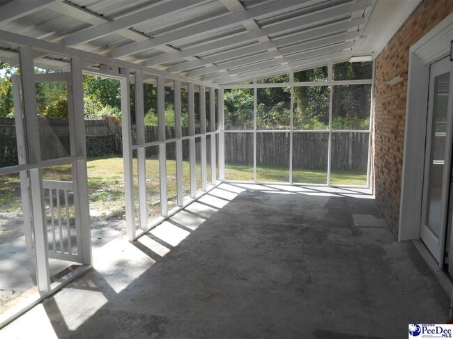 Building Photo - 1303 Virginia Acres