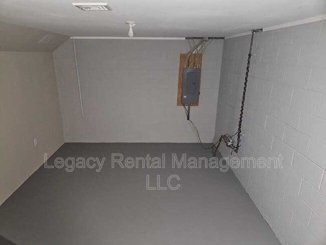 Building Photo - 116 Cheyney Dr