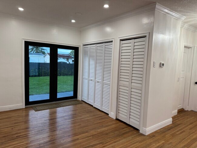 Building Photo - 8366 SW 37th St