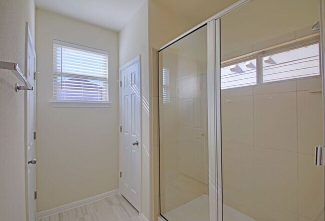 Building Photo - Charming 4 beds 3.5 baths in Leander