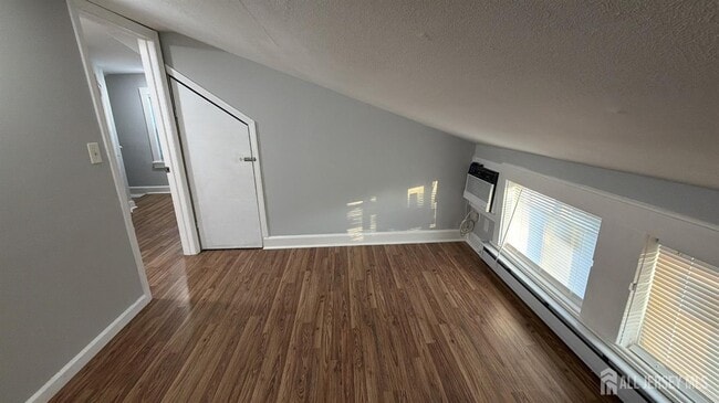 Building Photo - 463 Valmere Ave