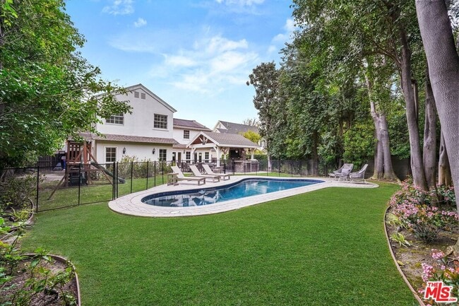 Building Photo - 15434 Sutton St