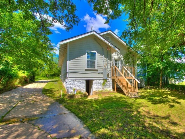 Building Photo - Charming Updated Bungalow in the Heart of Shawnee!