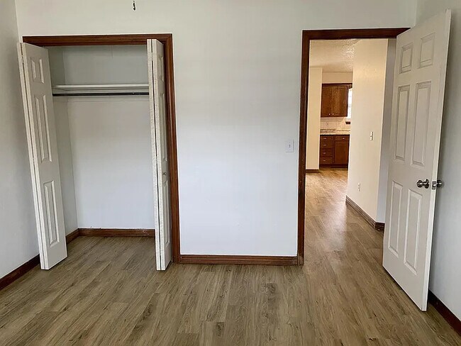 Building Photo - 829 Drake Dr