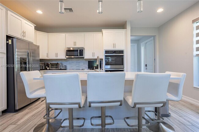 Building Photo - 10069 Brickhill Dr