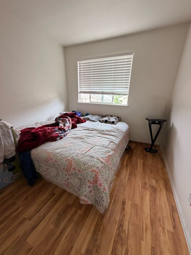 Building Photo - 1295 S Zeno Cir
