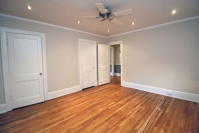 Building Photo - 507 NW 22nd Ave