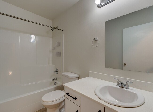 Building Photo - 2 Bedroom Luxury New Construction Cottage - Standalone Alone Home - Location Location Location
