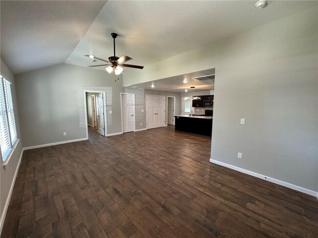 Building Photo - 412 S Byers Ave