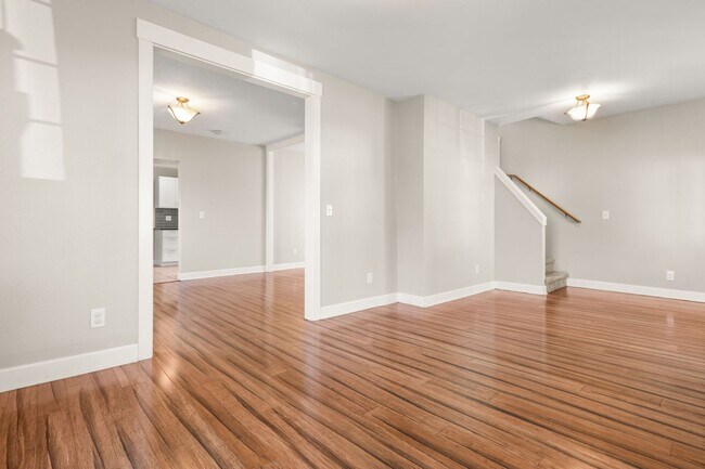 Building Photo - 8334 SE Taylor Ct