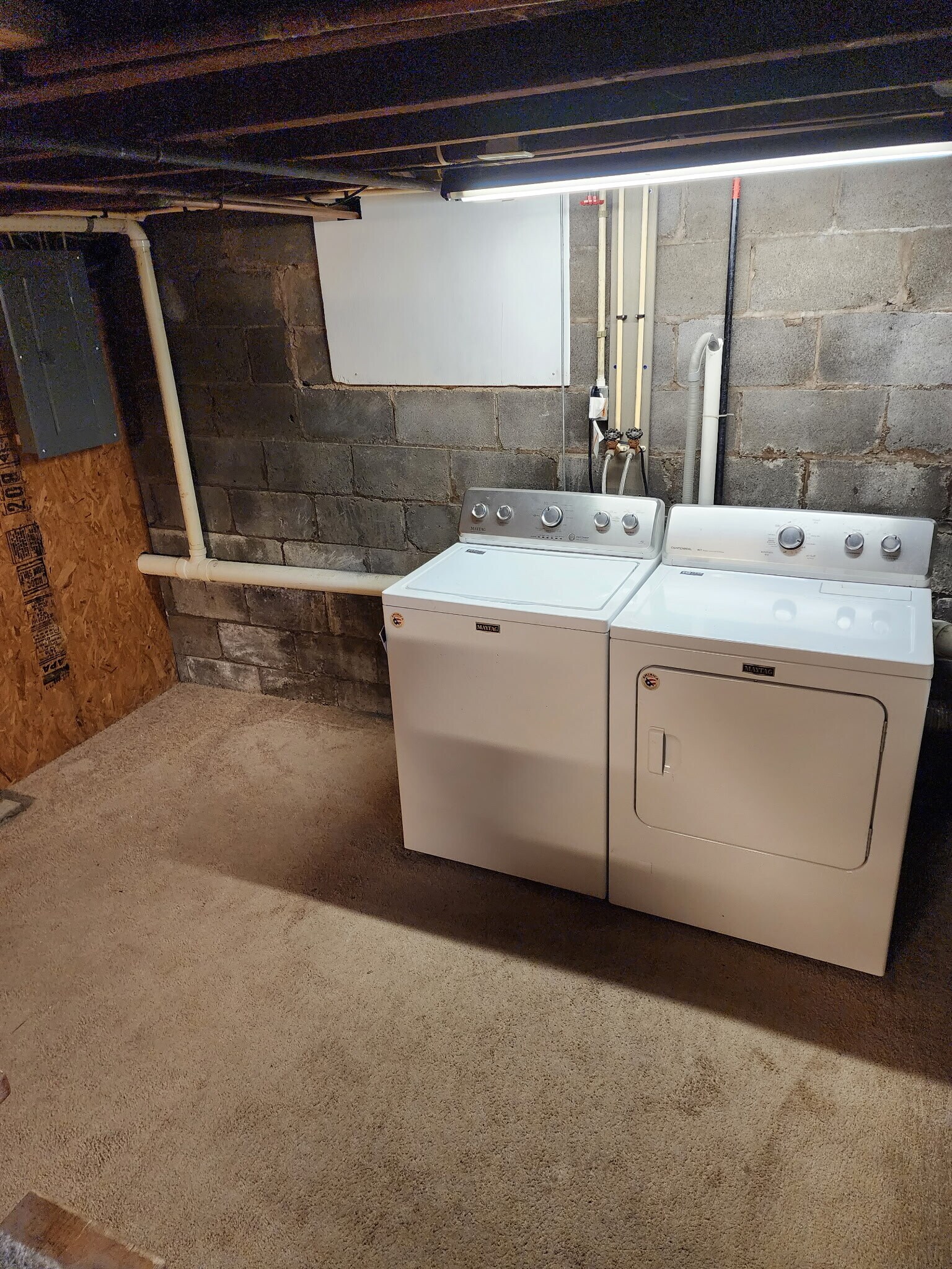 Building Photo - 120 E 9th St