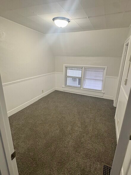 Building Photo - 700 W Lincoln Ave