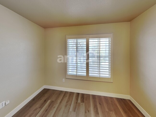 Building Photo - 9563 Lavarun Ct