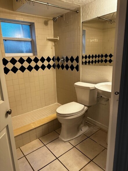 Bedroom - 516 E Esther St