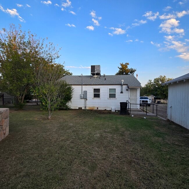 Building Photo - 3 Hillcrest St