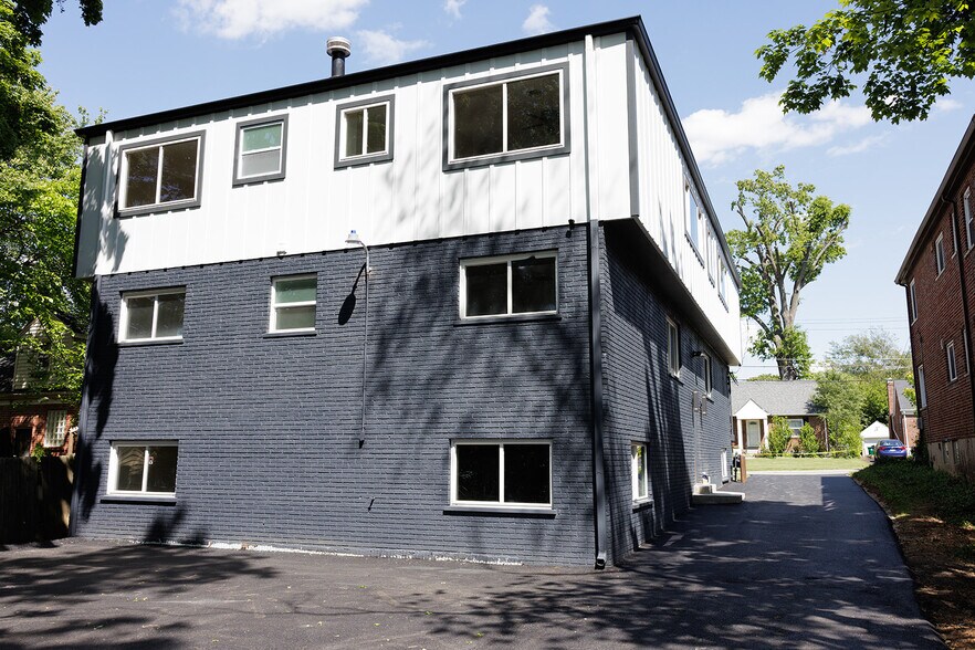 Building Photo - 6305 Englewood Ave